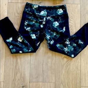 Threads 4 Thought leggings